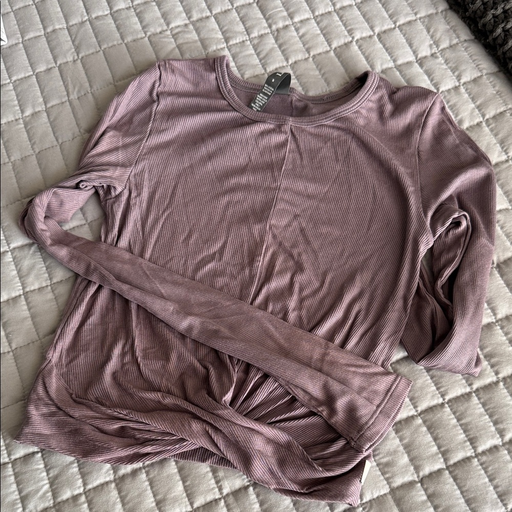 Vuori Long Sleeve Ribbed Tee in Mauve
